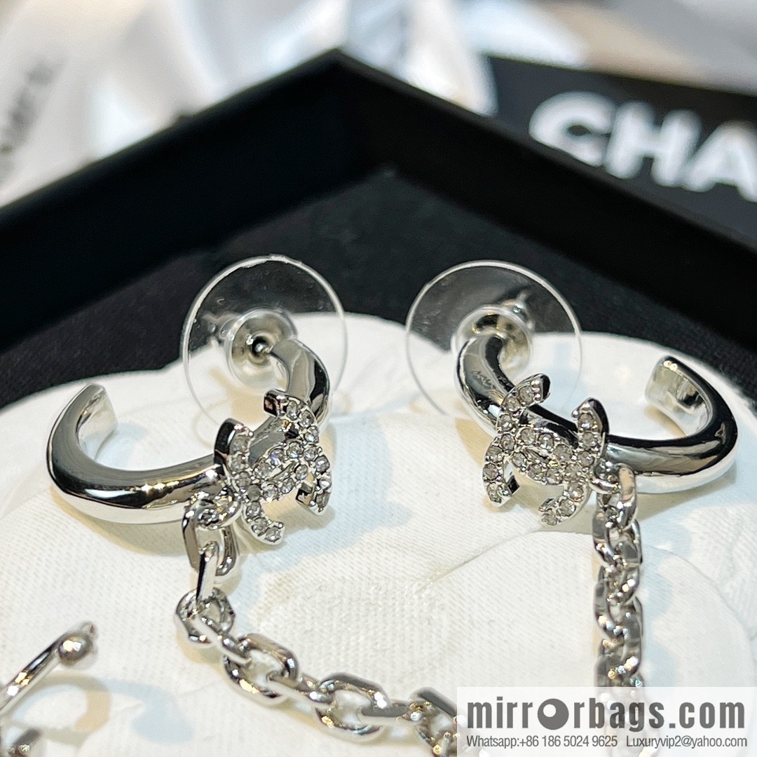 New ☑️ Chanel double c full diamond stud earclip