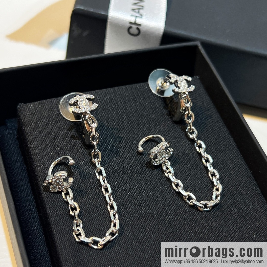 New ☑️ Chanel double c full diamond stud earclip