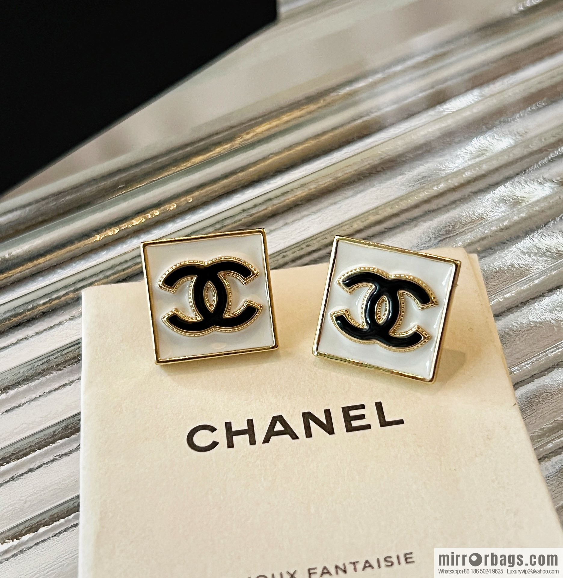 New ☑️ Chanel double c square enamel stud earrings