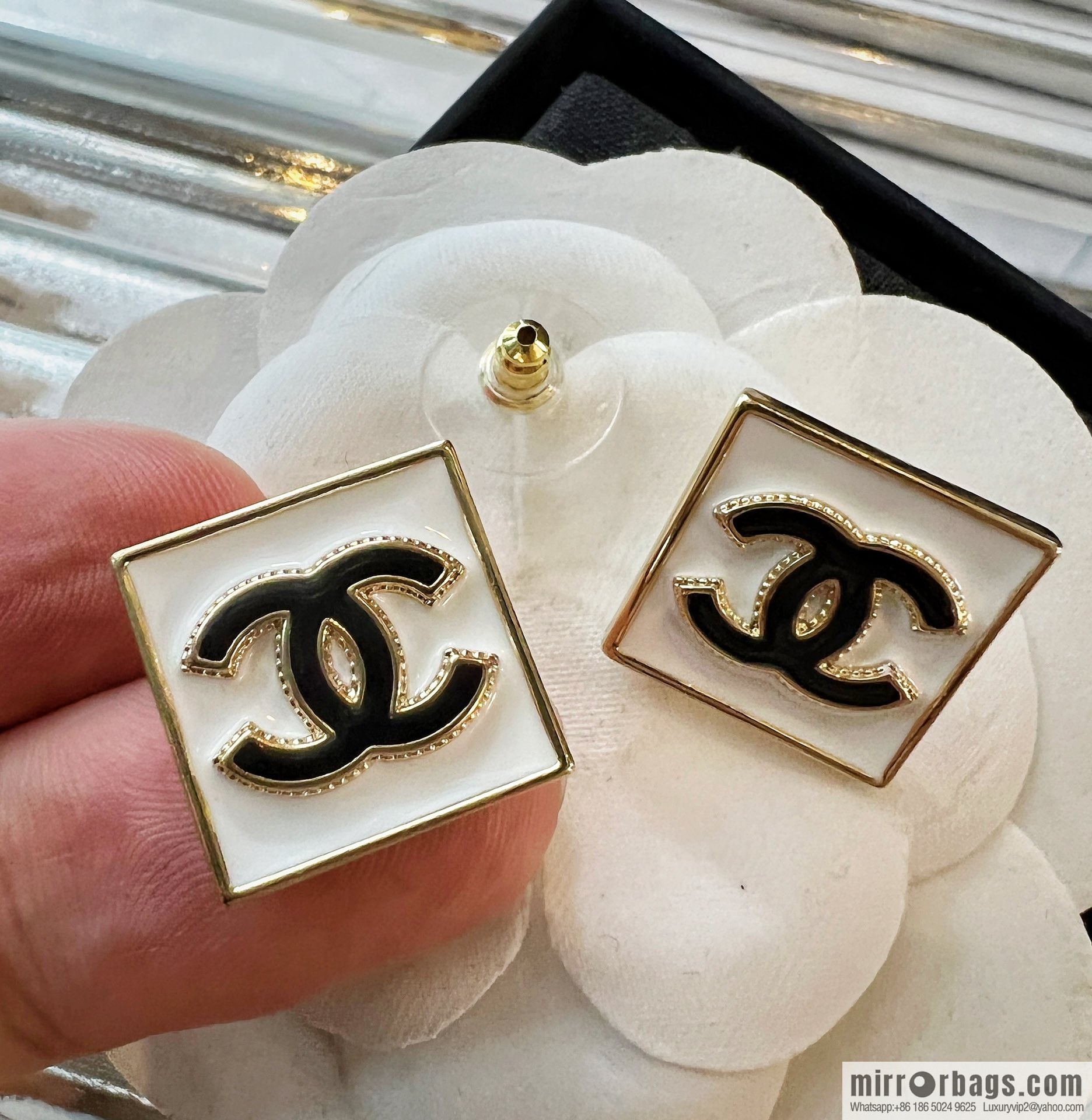 New ☑️ Chanel double c square enamel stud earrings