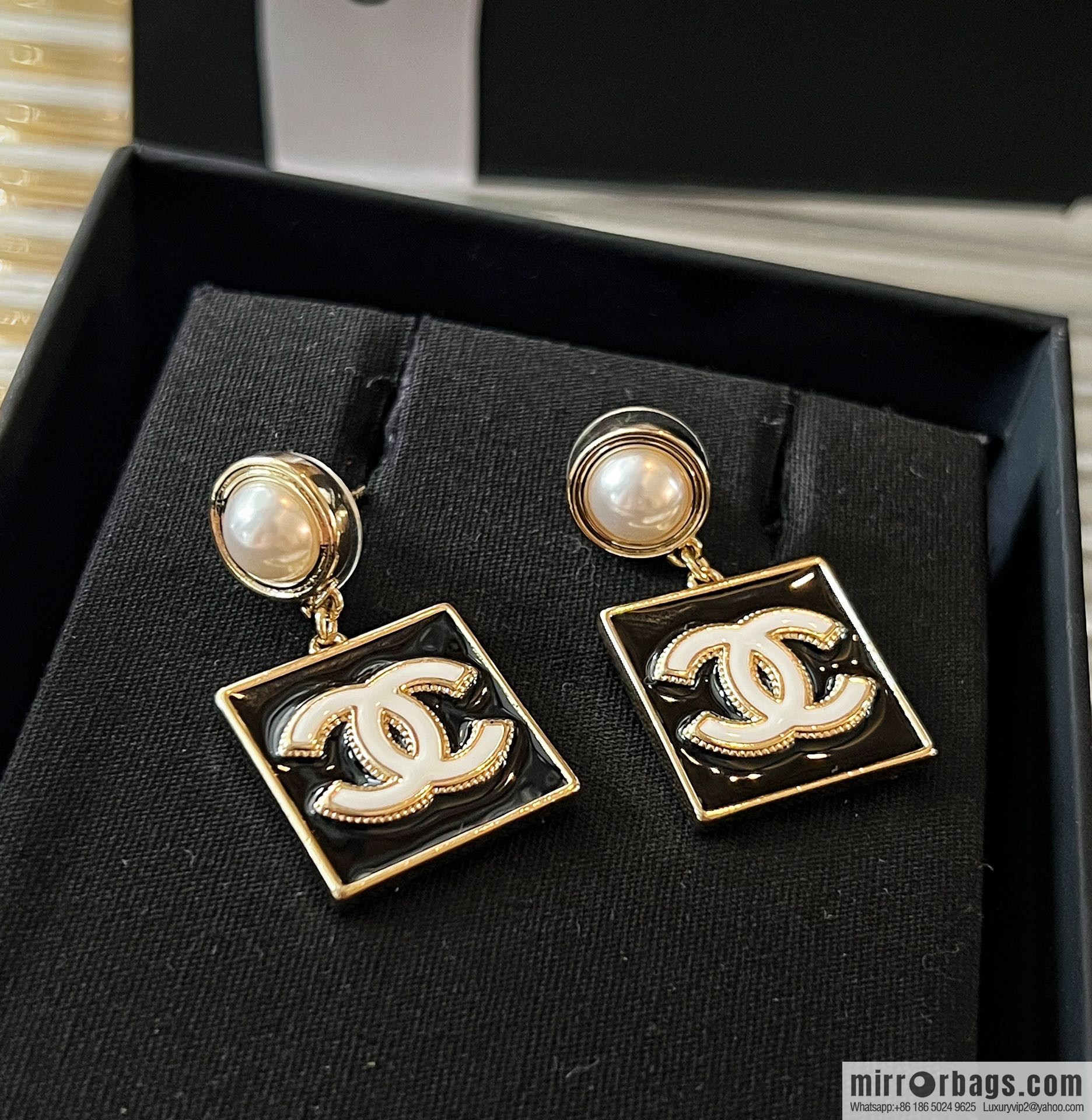 New ☑️ Chanel double c pearl enamel oil stud earrings