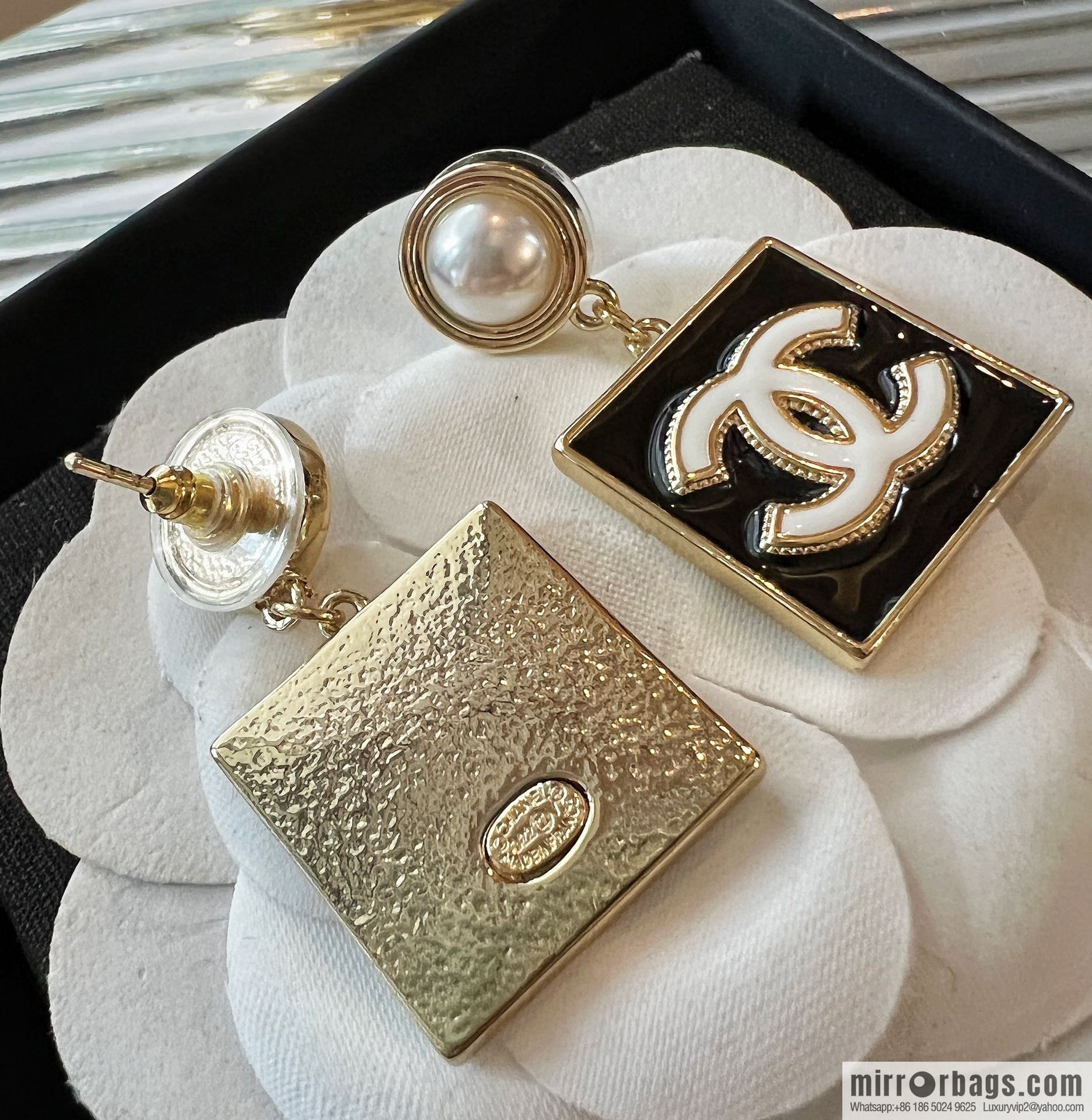 New ☑️ Chanel double c pearl enamel oil stud earrings