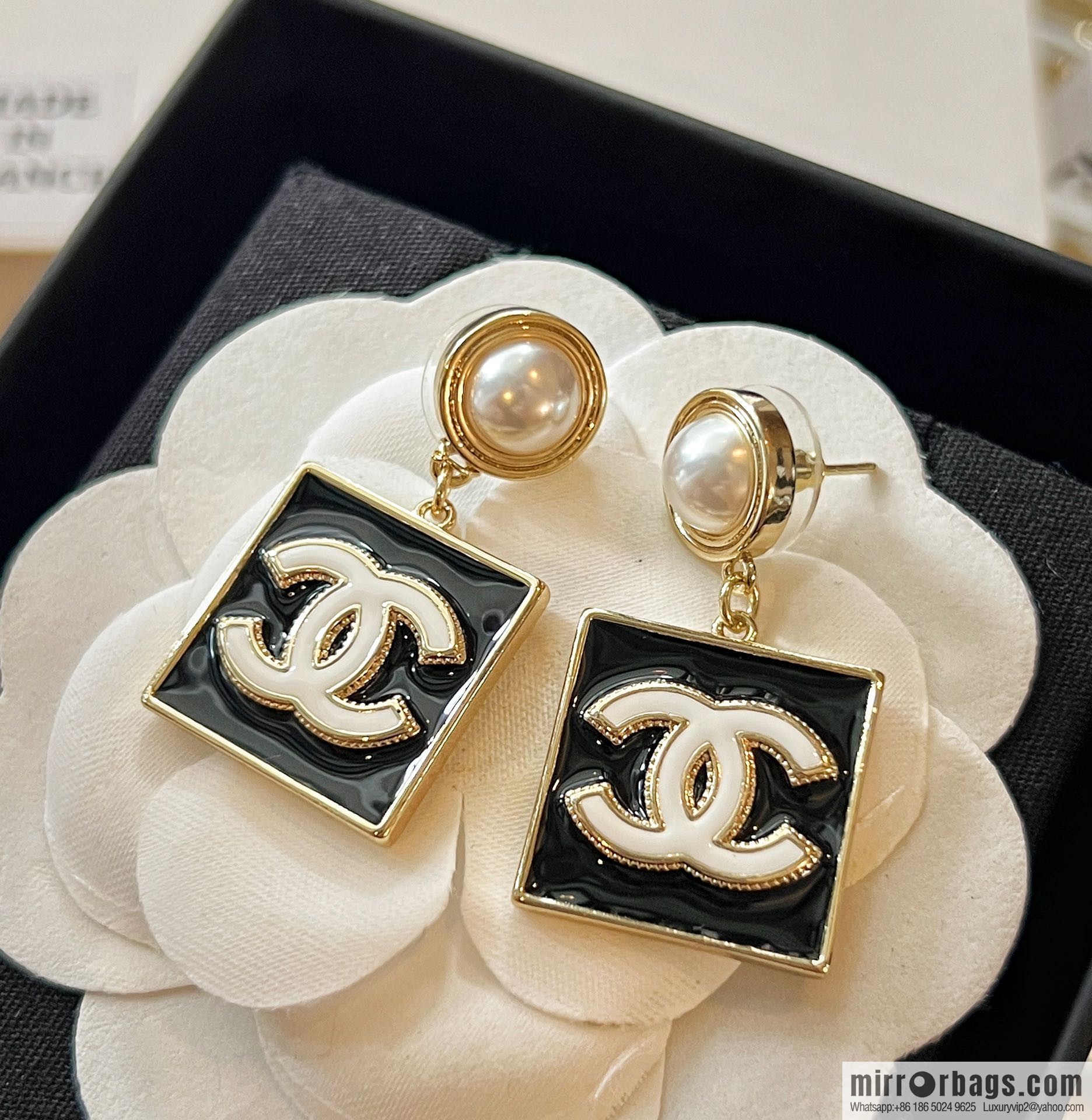 New ☑️ Chanel double c pearl enamel oil stud earrings