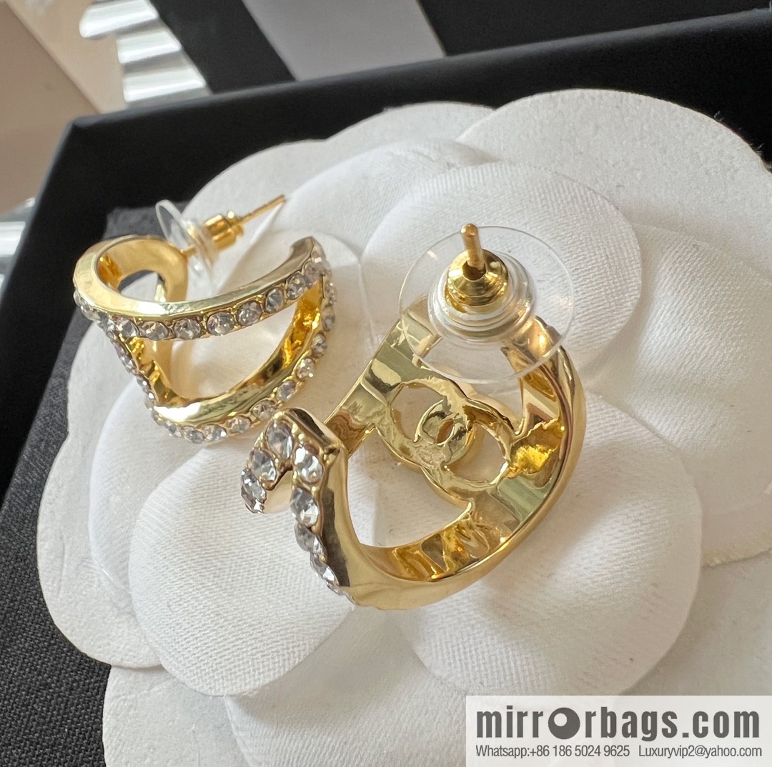 New ☑️ Chanel double c full drill cut-out semicircular stud earrings