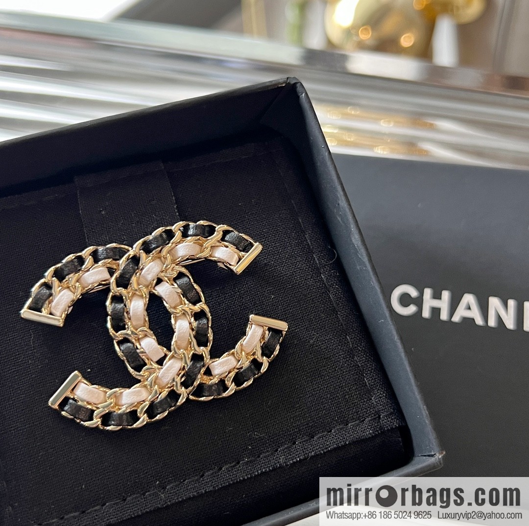 New ☑️ Chanel double c black and white leather rope brooch