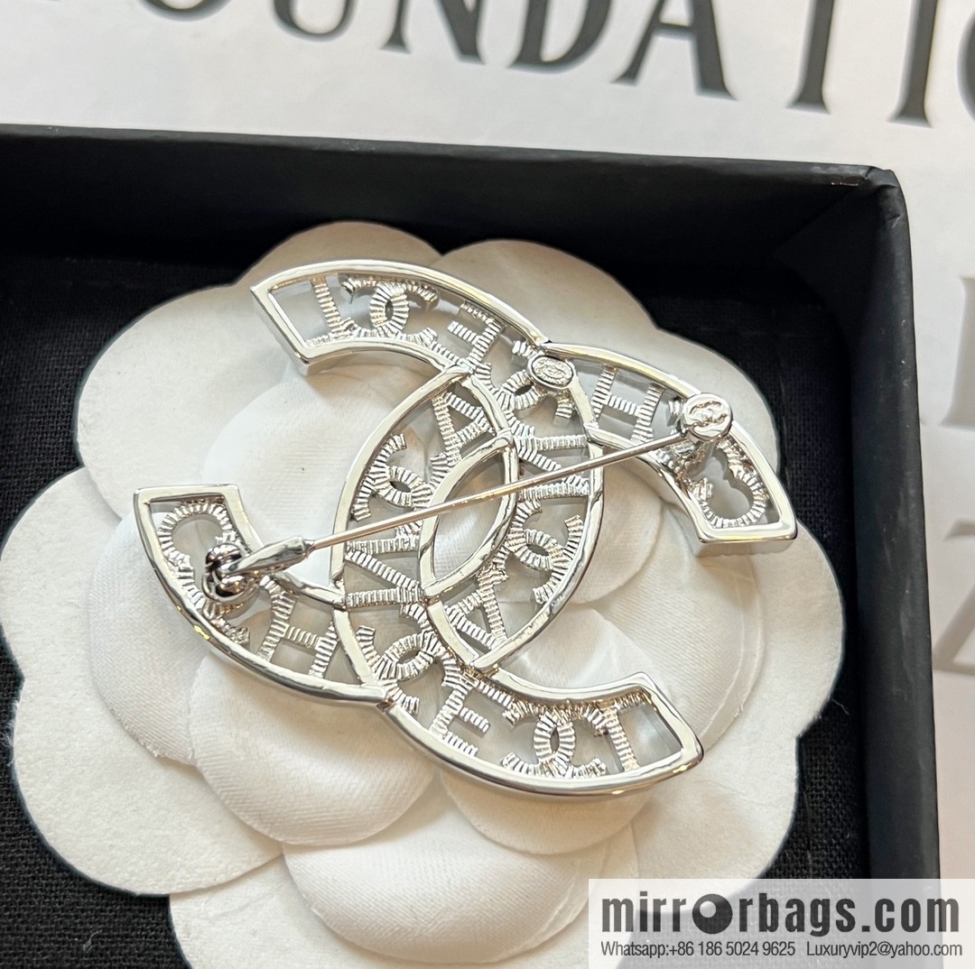 New ☑️ Chanel double c cut-out full diamond brooch