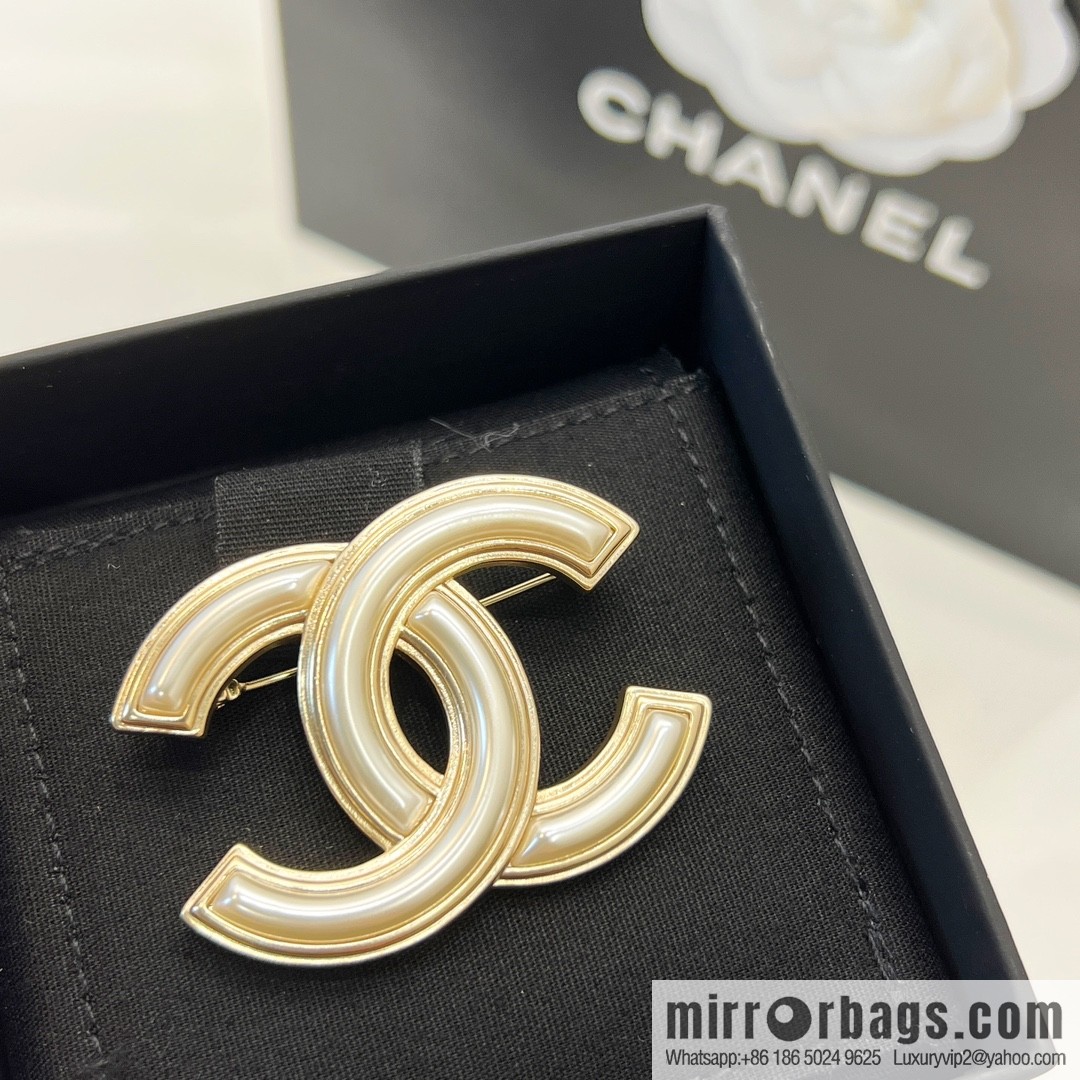 New ☑️ Chanel double c acrylic brooch