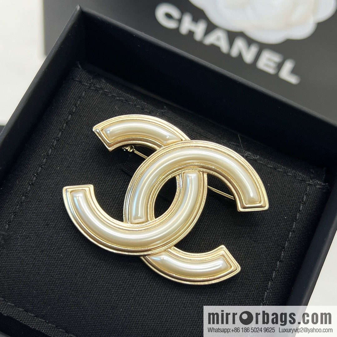New ☑️ Chanel double c acrylic brooch