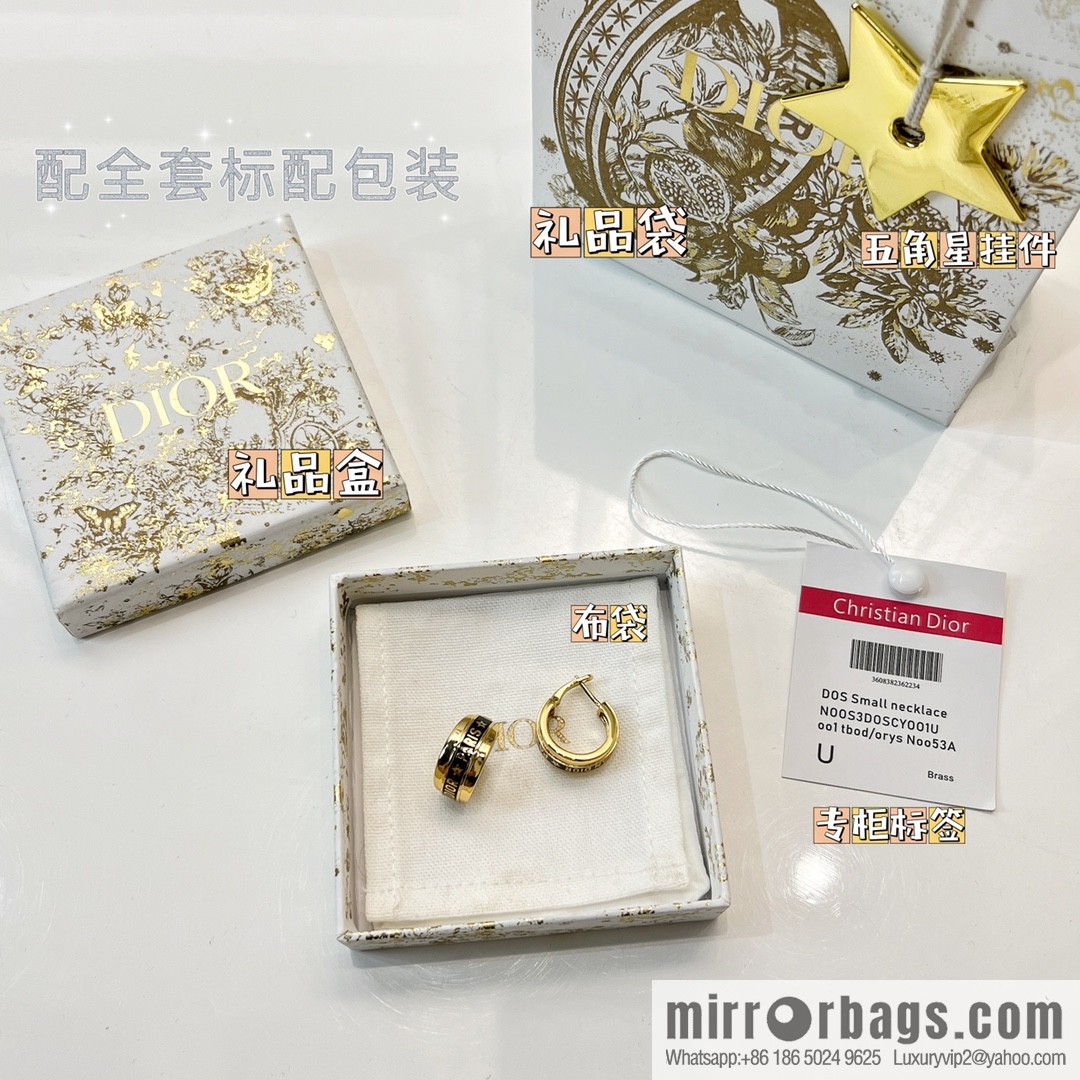 New ☑️ Dior letter earrings