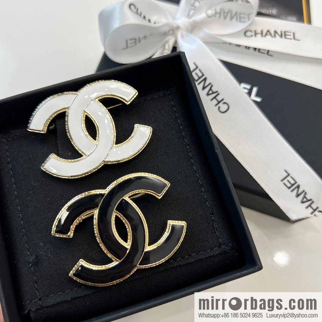New ☑️ Chanel double c enamel drip oil black and white brooch
