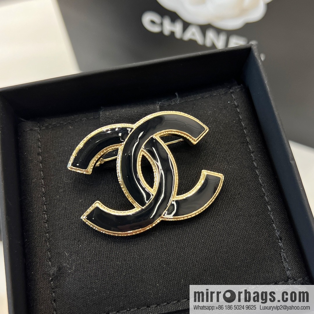 New ☑️ Chanel double c enamel drip oil black and white brooch