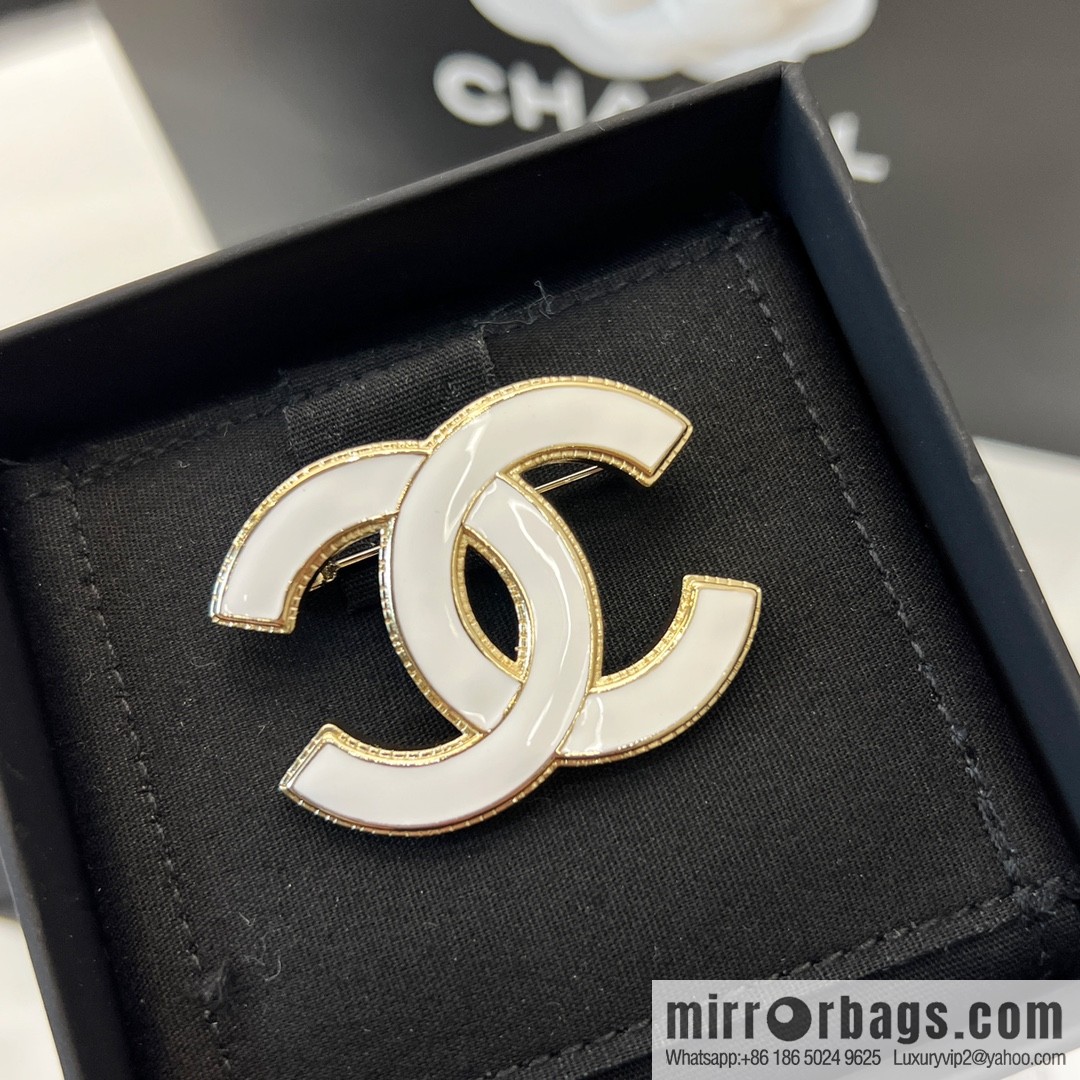New ☑️ Chanel double c enamel drip oil black and white brooch