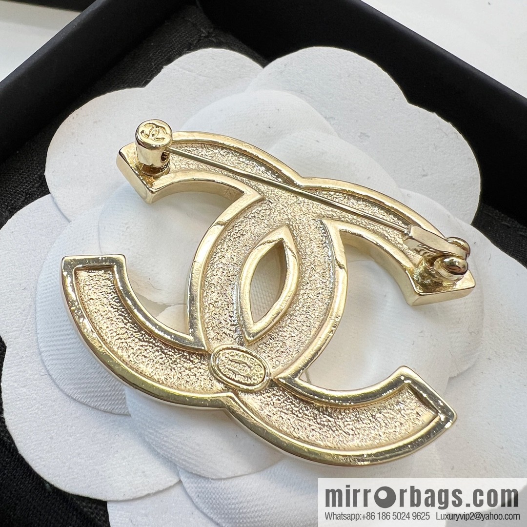 New ☑️ Chanel double c enamel drip oil black and white brooch