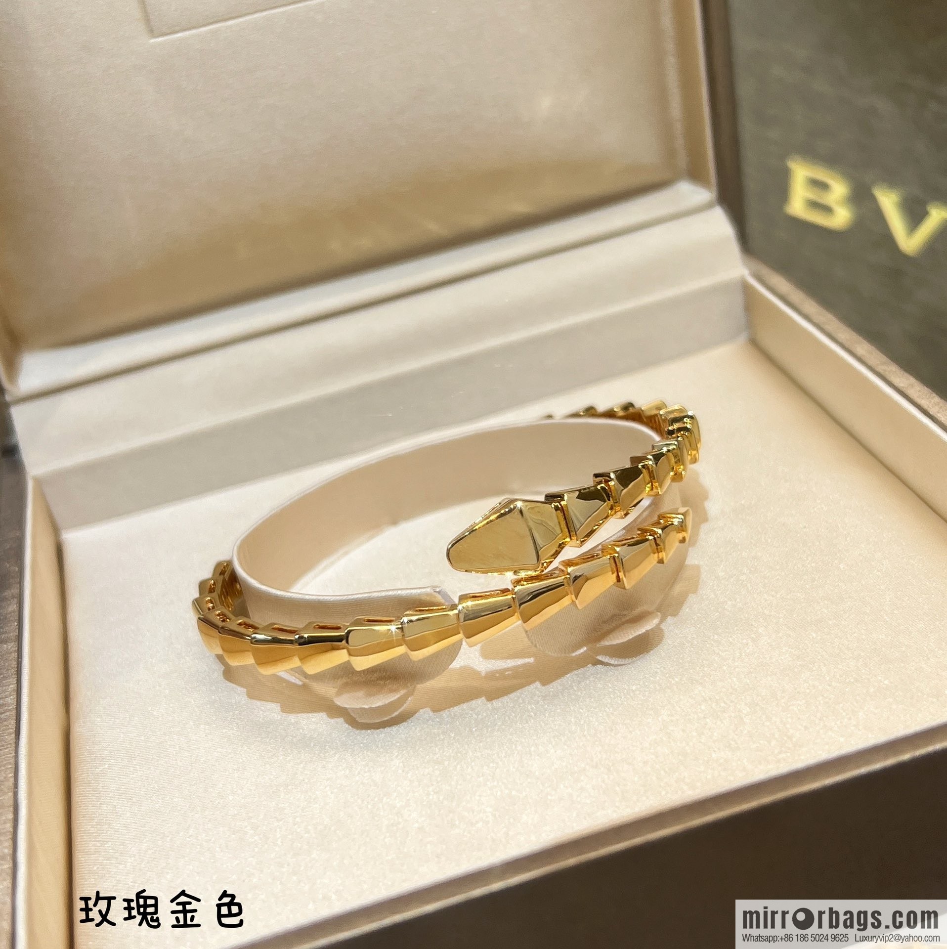 BVLGARI Bulgari smooth snake bone bracelet bracelet