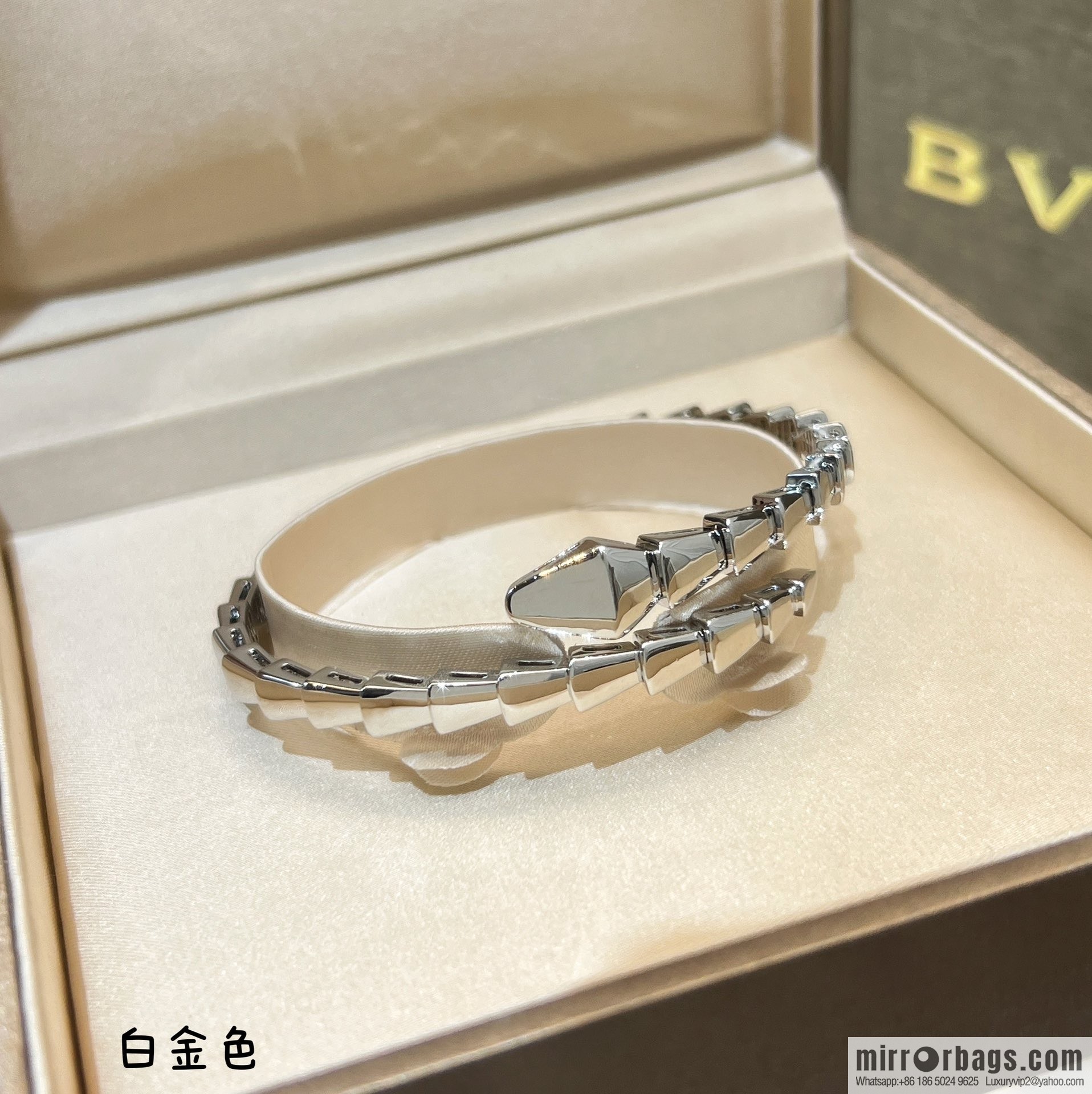 BVLGARI Bulgari smooth snake bone bracelet bracelet