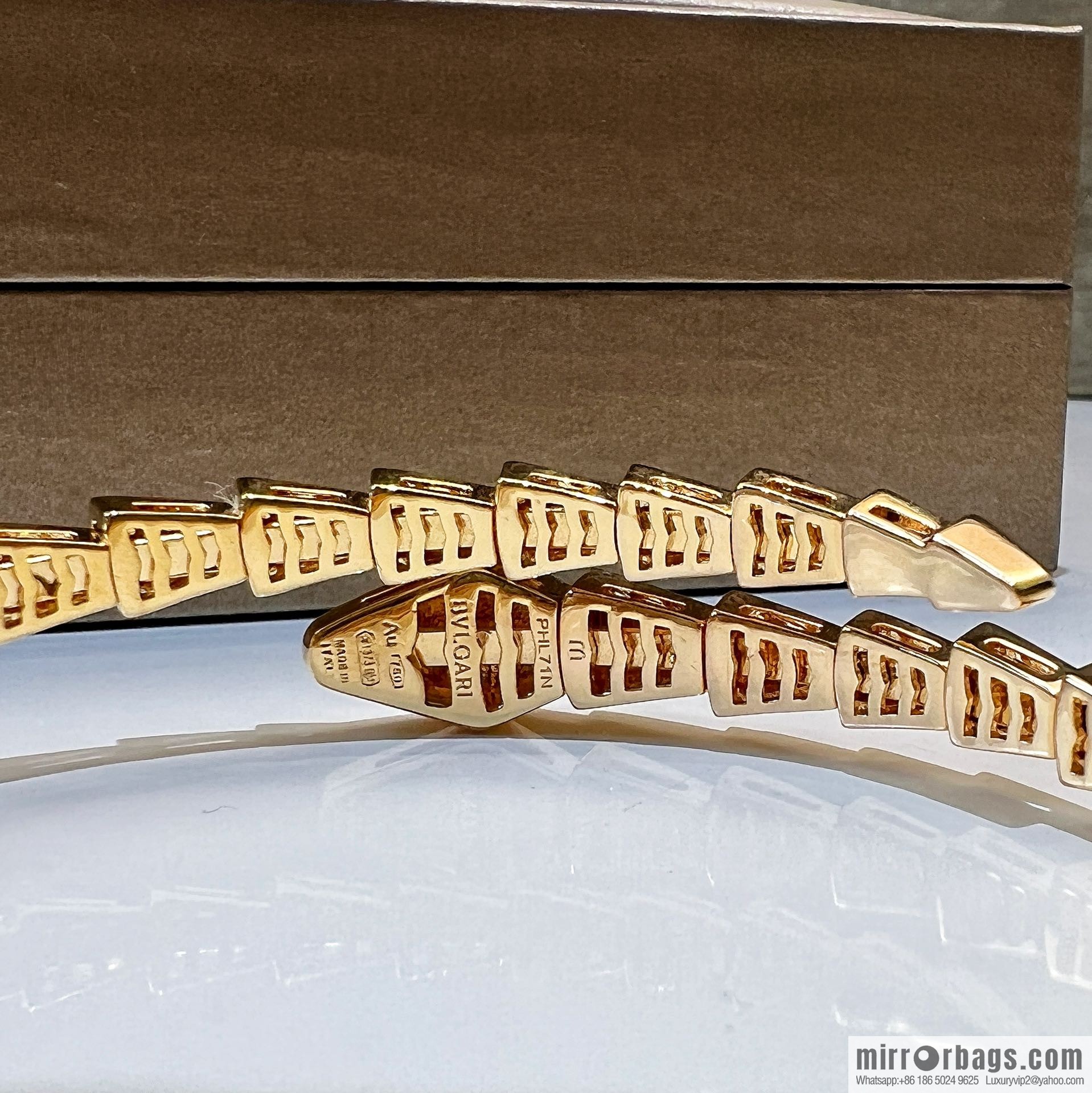 BVLGARI Bulgari smooth snake bone bracelet bracelet