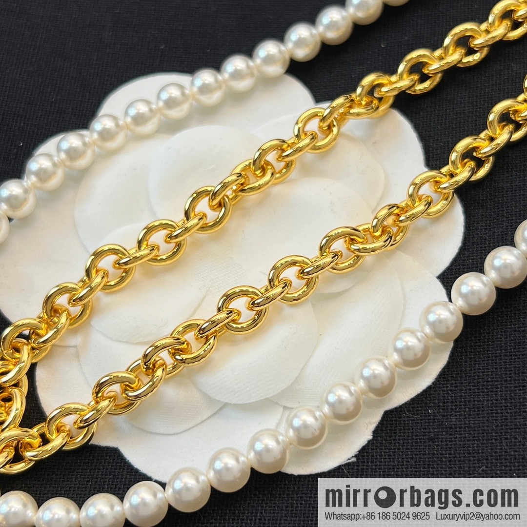 New ☑️ Chanel double c pearl lion 🦁 necklace