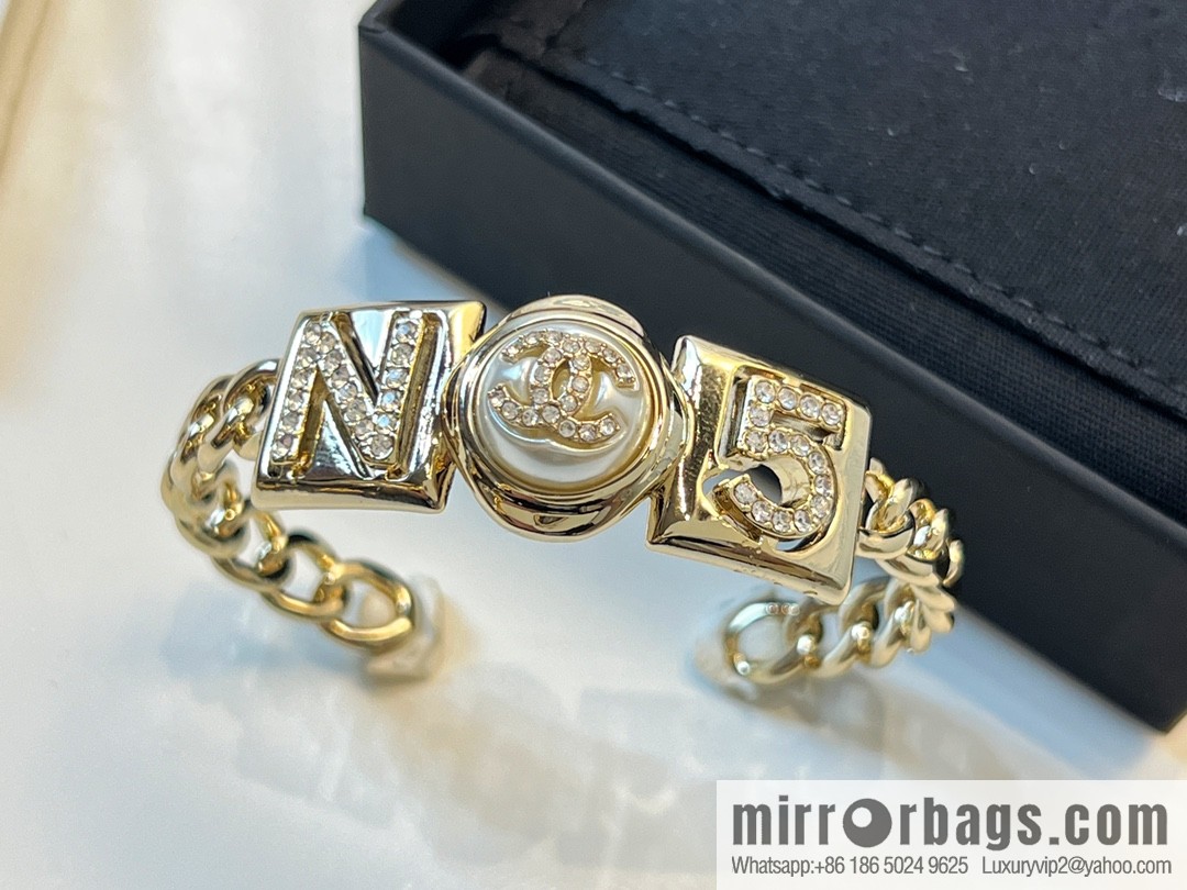 New ☑️ Chanel double c letter 5 word opening bracelet