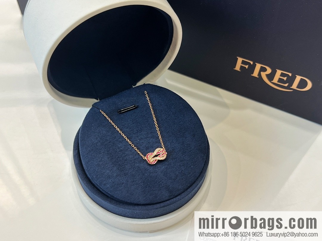 Fred Fred double horseshoe powder diamond necklace