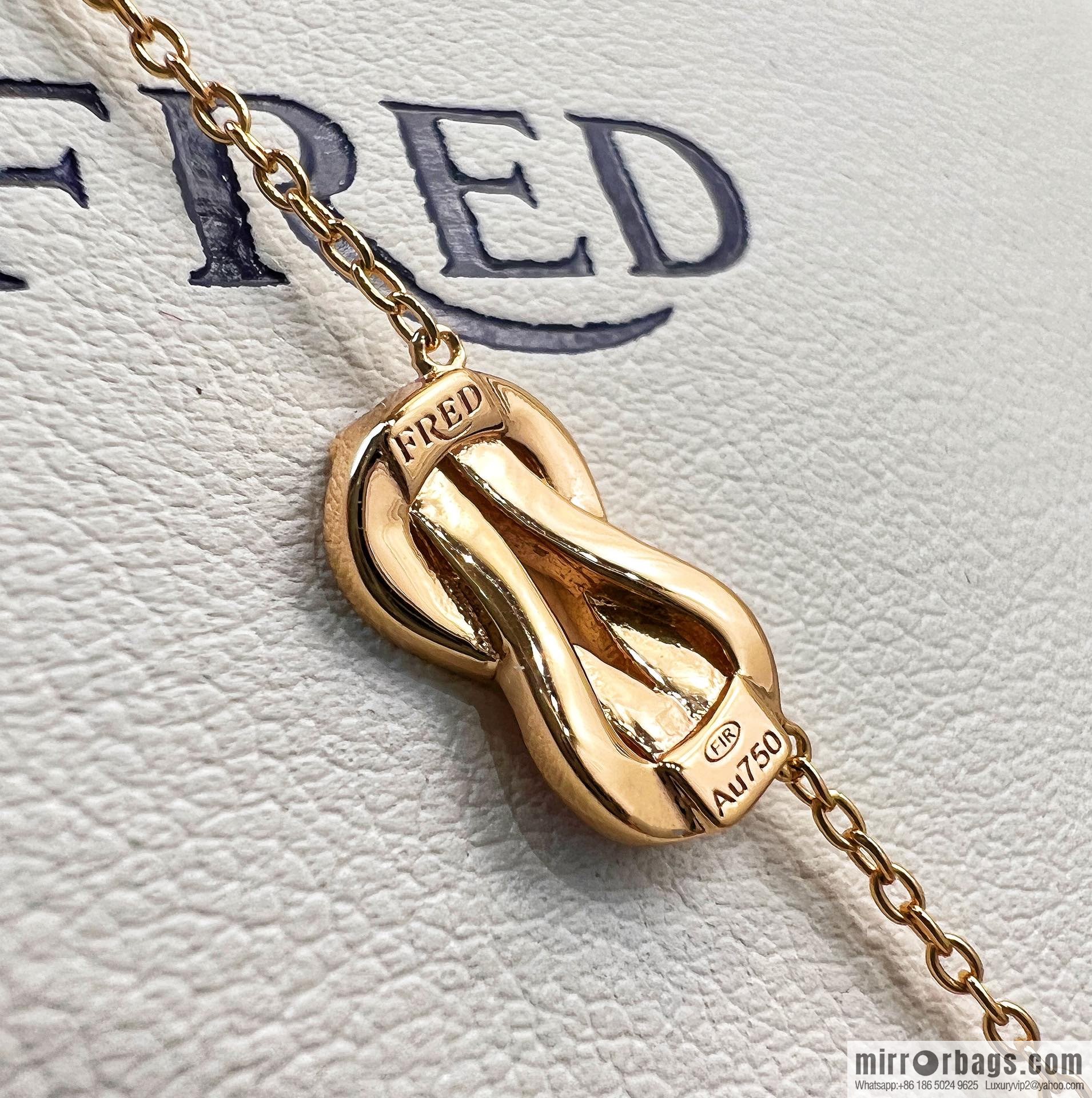 Fred Fred double horseshoe powder diamond necklace