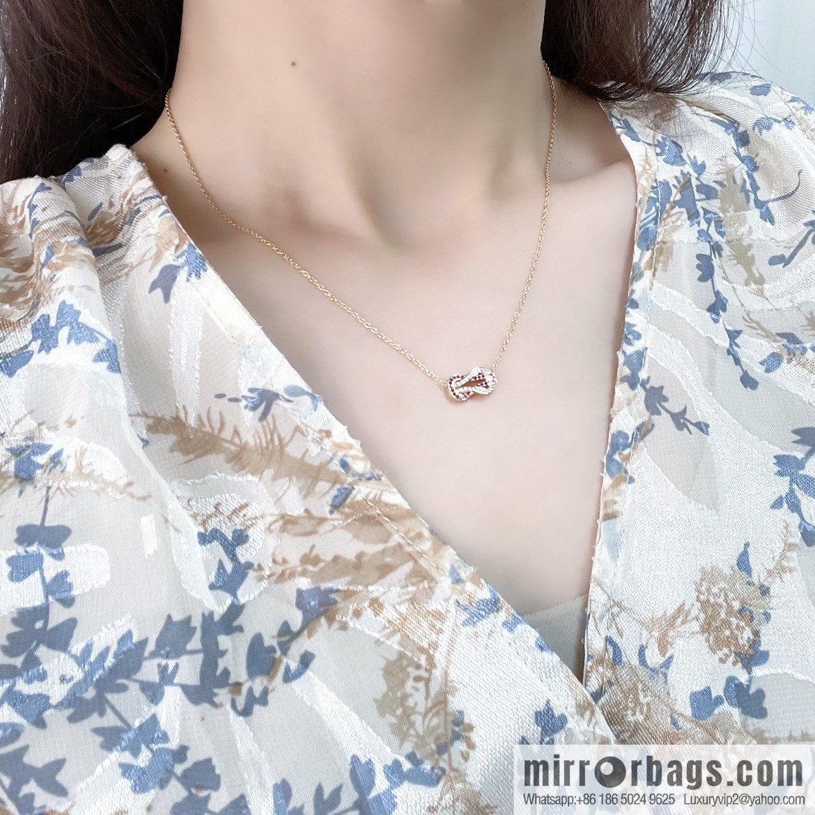 Fred Fred double horseshoe powder diamond necklace