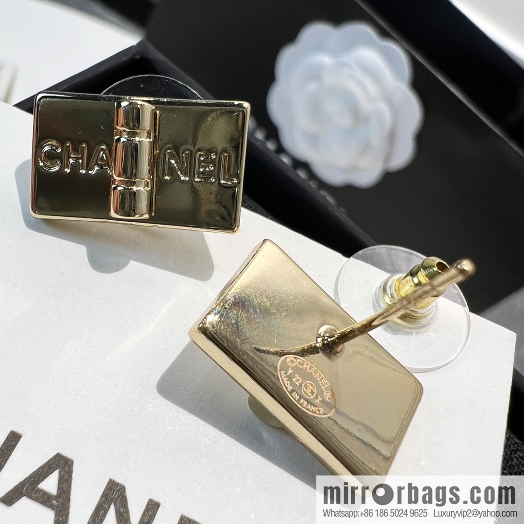 New ☑️ Chanel square gold stud earrings