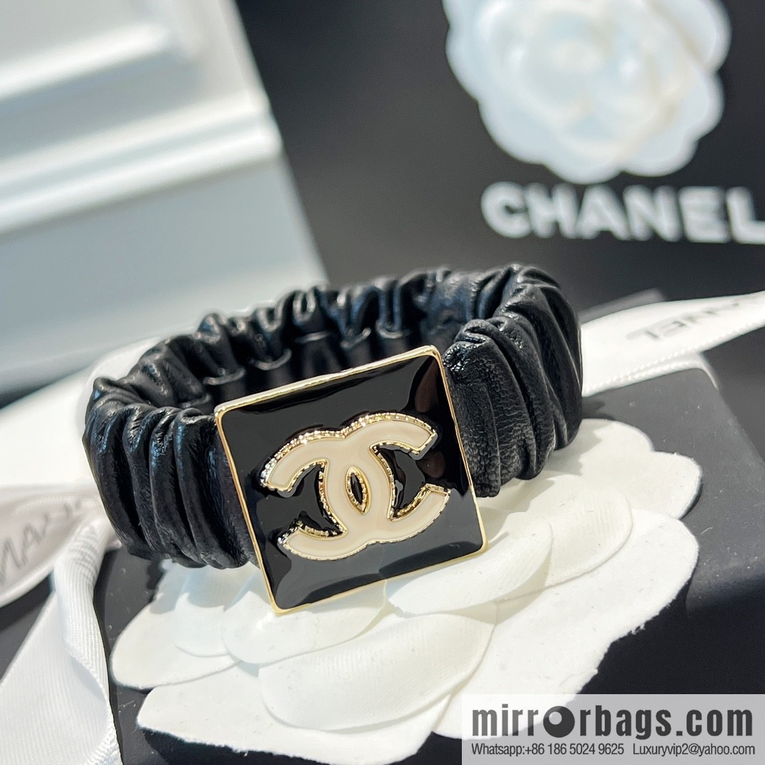 New ☑️ Chanel double c oil drop square small sheepskin hair rope, hand rope