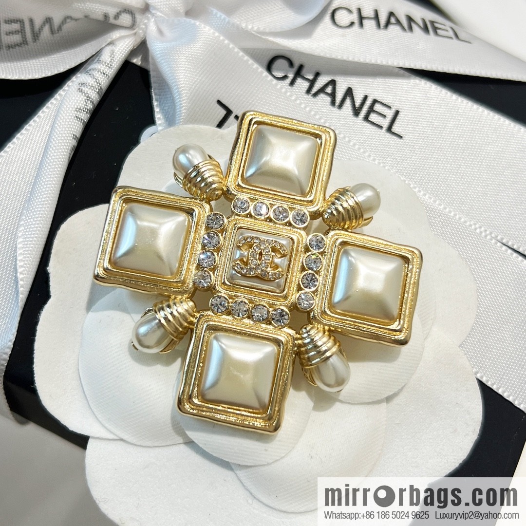 New ☑️ Chanel double c square pearl brooch