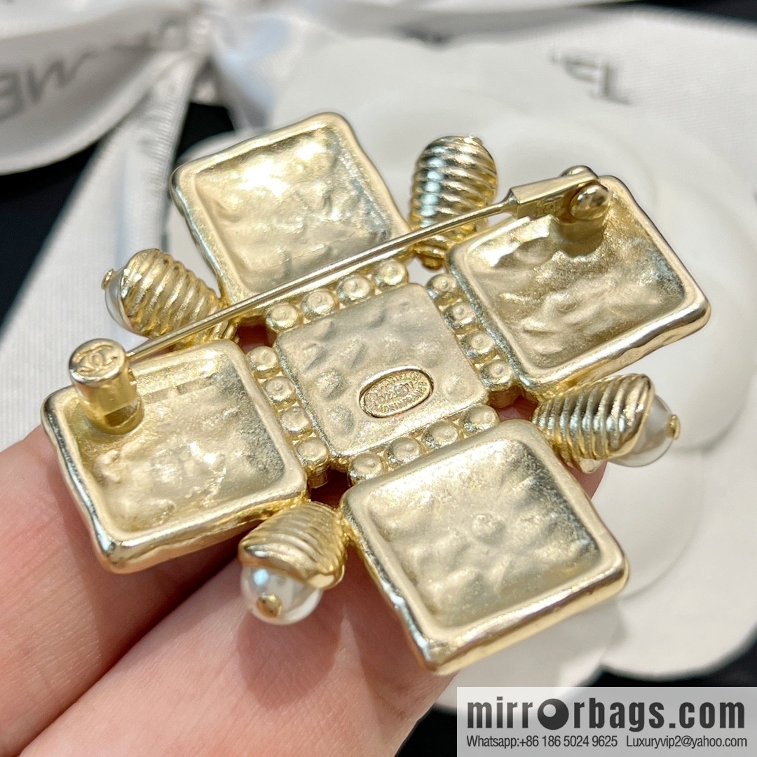 New ☑️ Chanel double c square pearl brooch