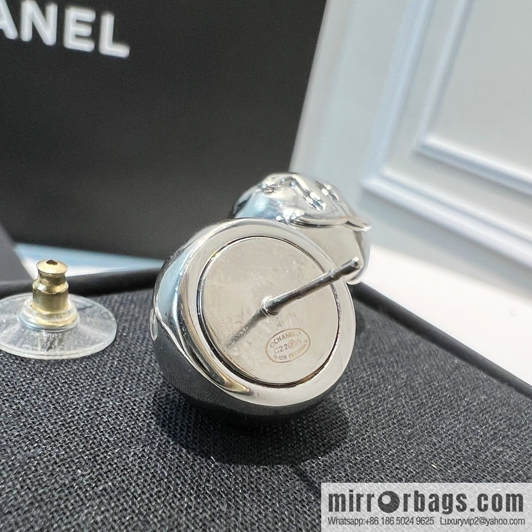 New ☑️ Chanel c1 double c glossy silver bead earrings