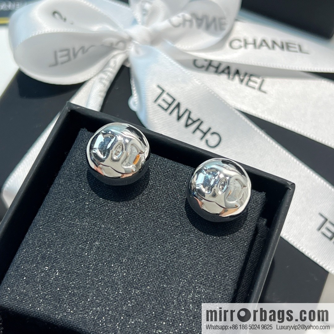 New ☑️ Chanel c1 double c glossy silver bead earrings