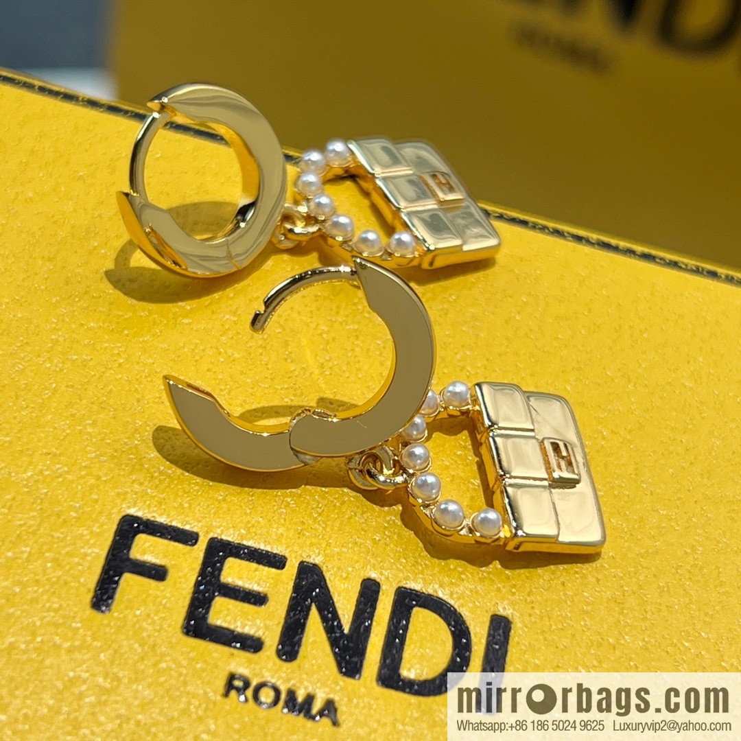 New FENDI Fendi pearl bag stud earrings