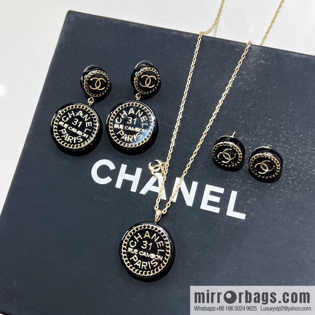 New ☑️ Chanel double c round acrylic letter necklace