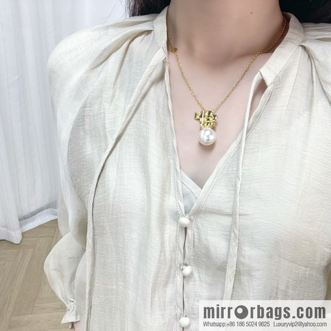 Louis Vuitton Louis Vuitton lv sunflower pearl necklace