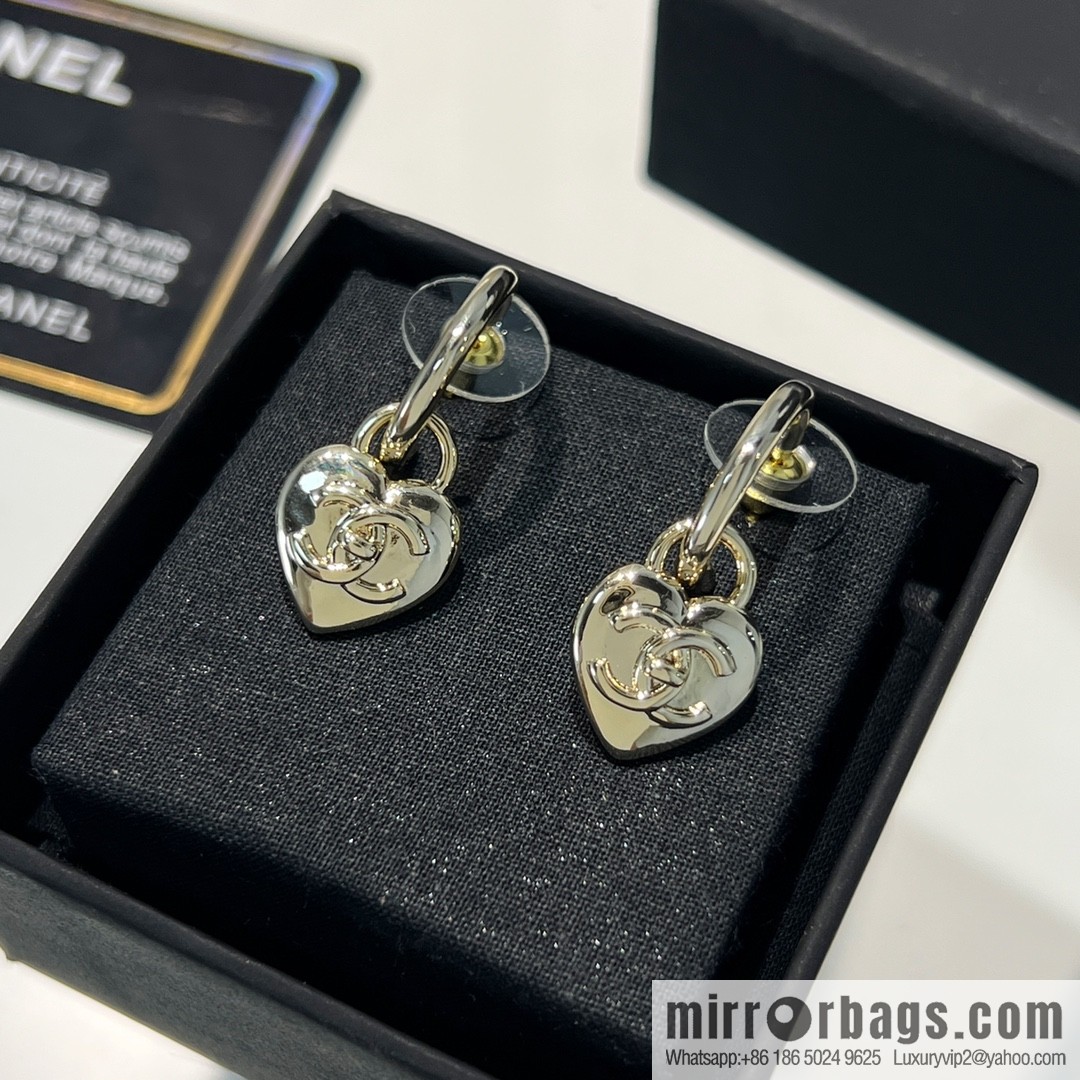 New ☑️ Chanel heart love stud earrings