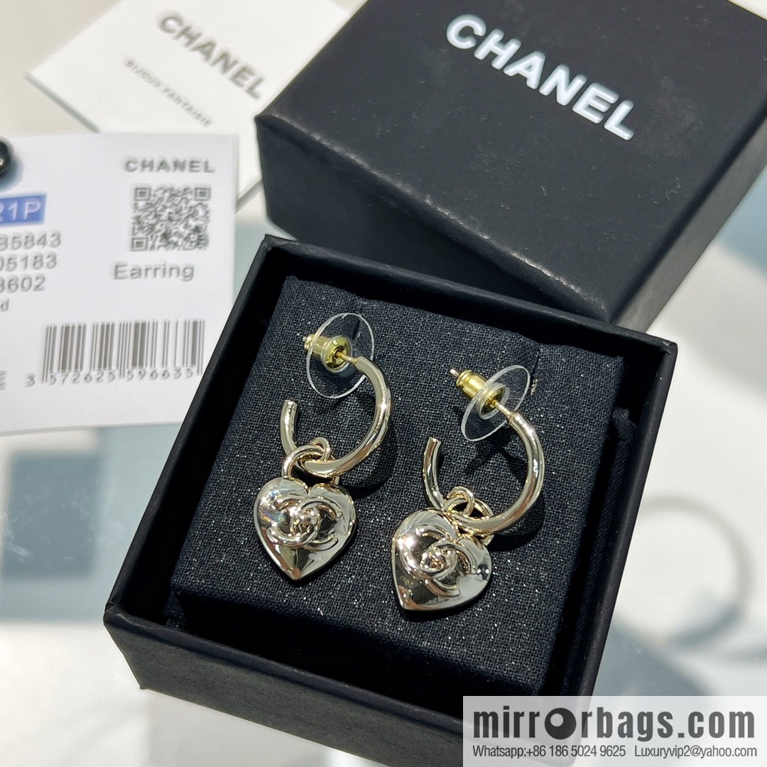 New ☑️ Chanel heart love stud earrings