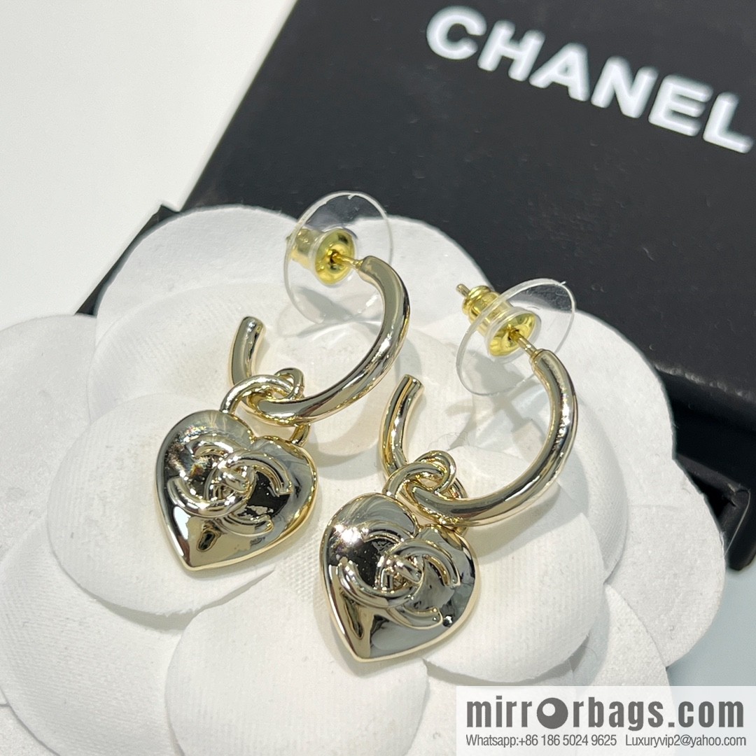 New ☑️ Chanel heart love stud earrings