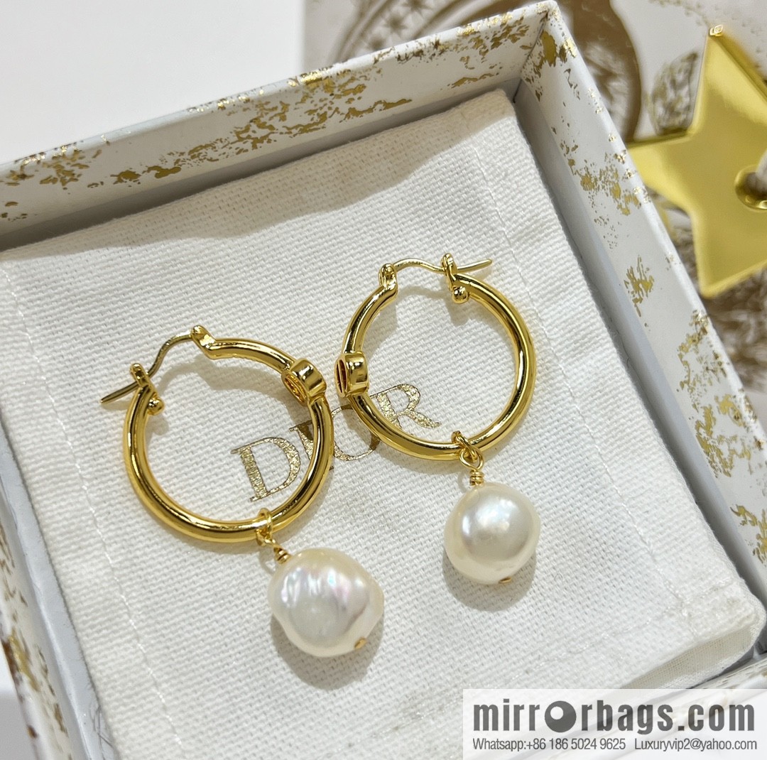 New ☑️ Dior CD special-shaped pearl stud earrings