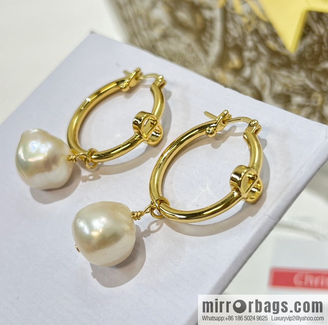 New ☑️ Dior CD special-shaped pearl stud earrings