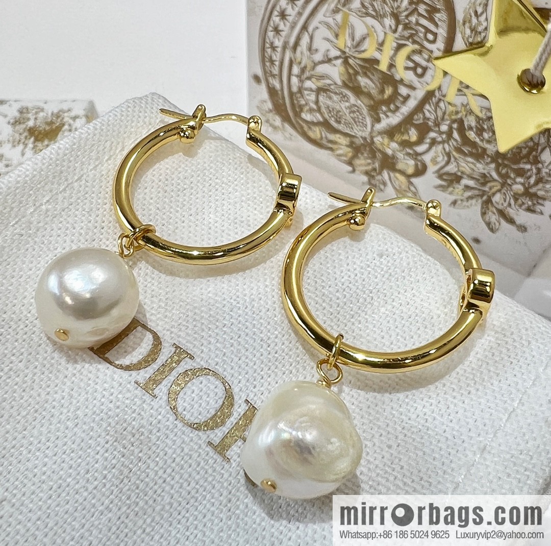 New ☑️ Dior CD special-shaped pearl stud earrings