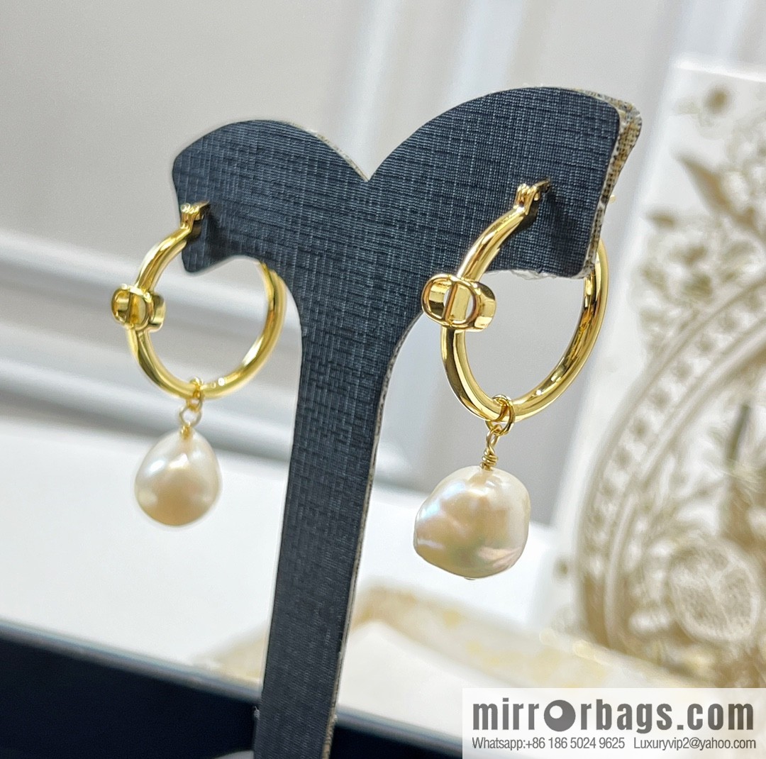 New ☑️ Dior CD special-shaped pearl stud earrings