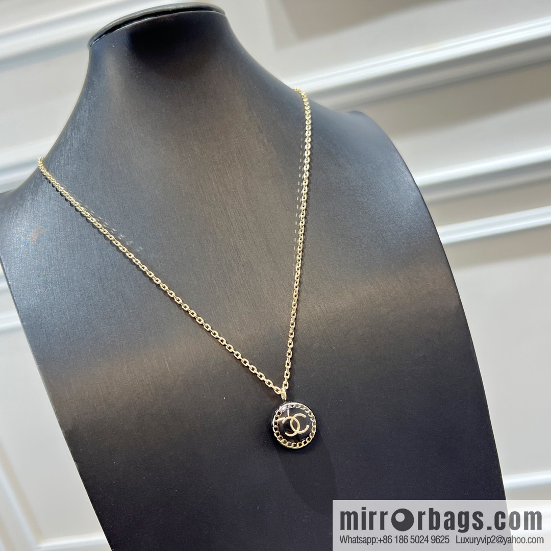 New ☑️ Chanel round necklace