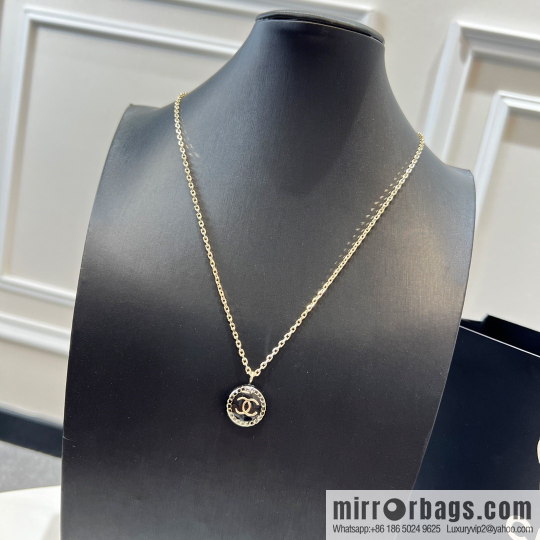 New ☑️ Chanel round necklace