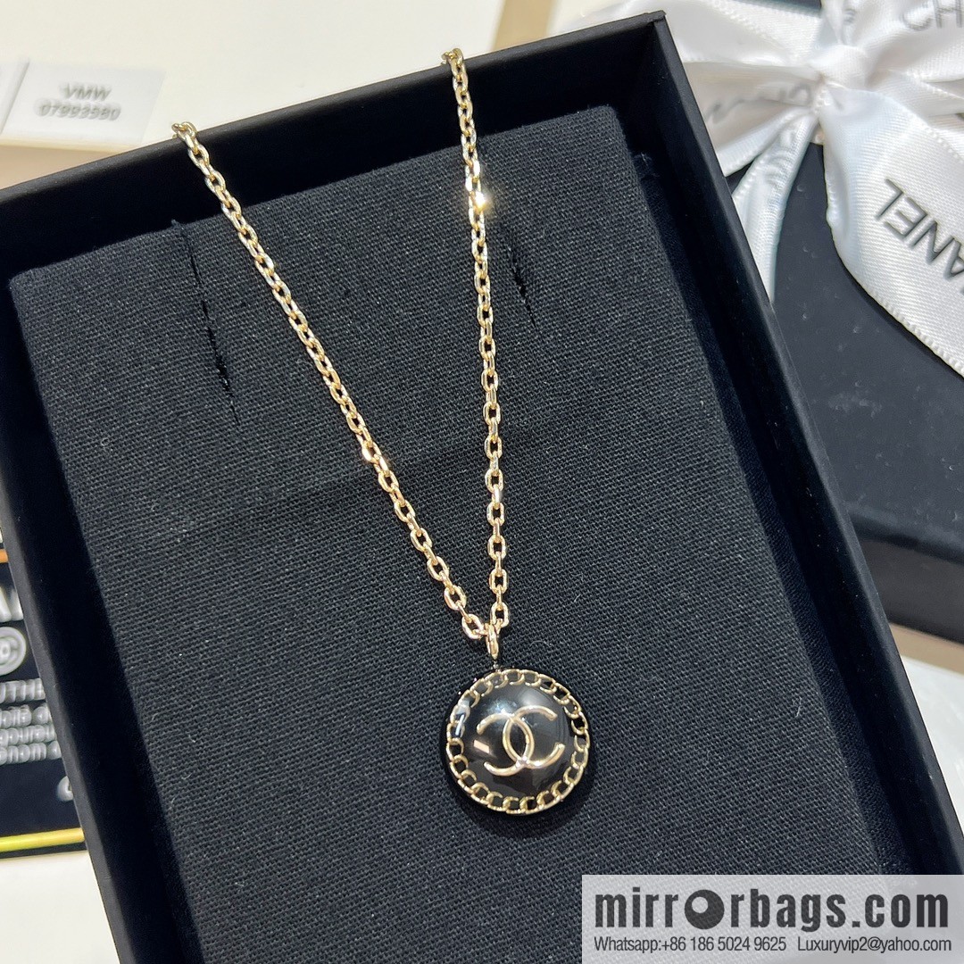 New ☑️ Chanel round necklace