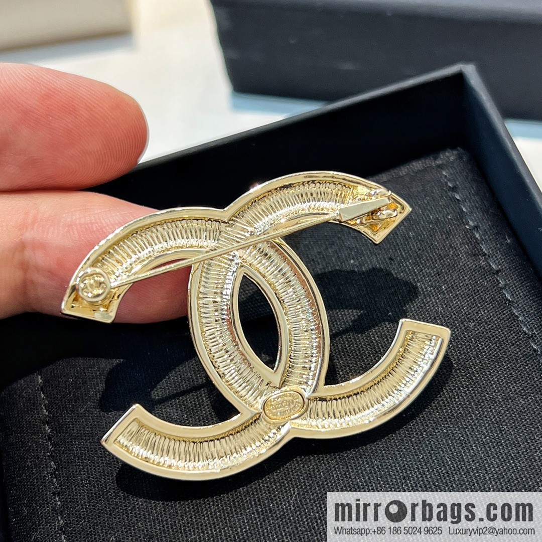 New ☑️ Chanel gold double c pink heart brooch