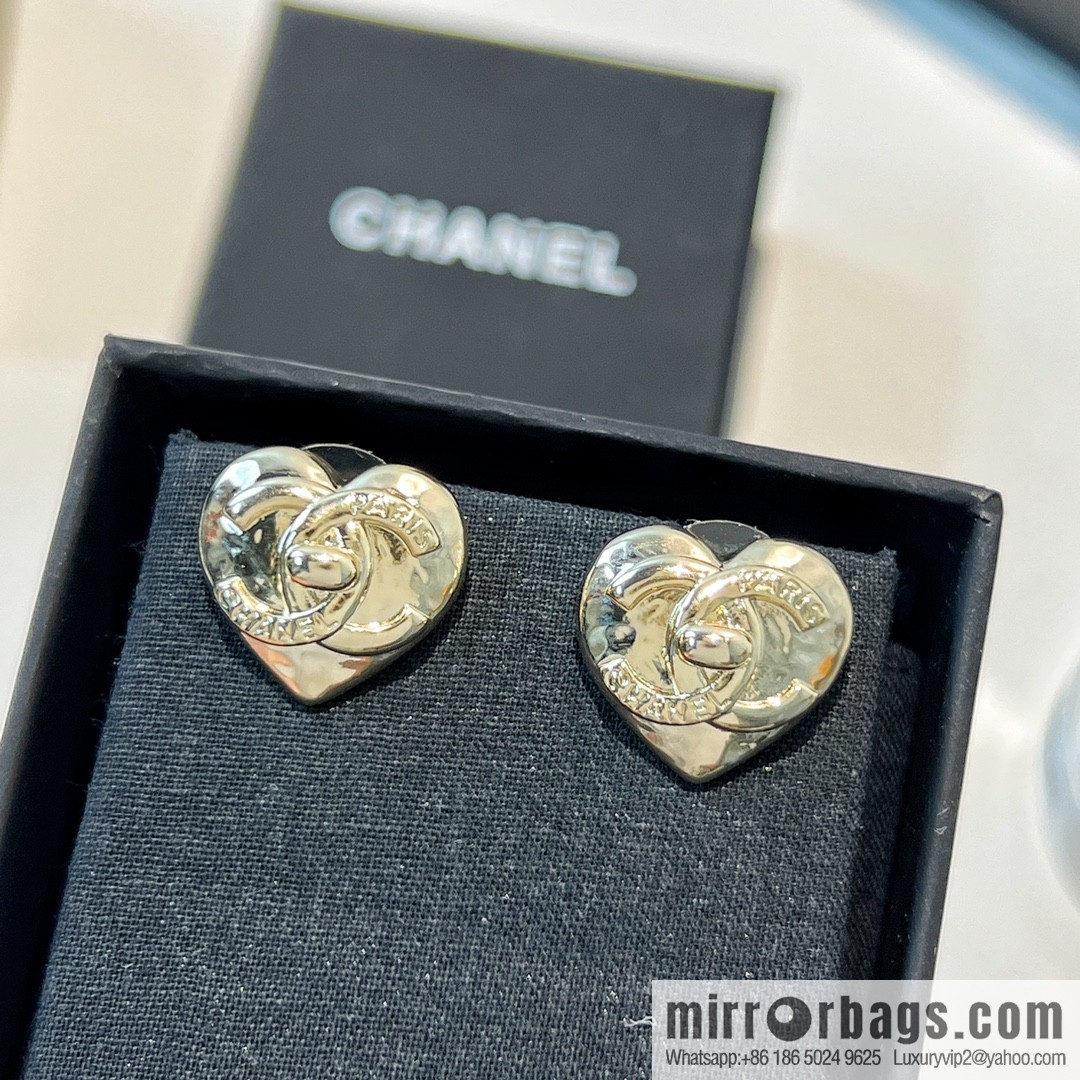 New ☑️ Chanel C1 gold double c peach heart stud earrings