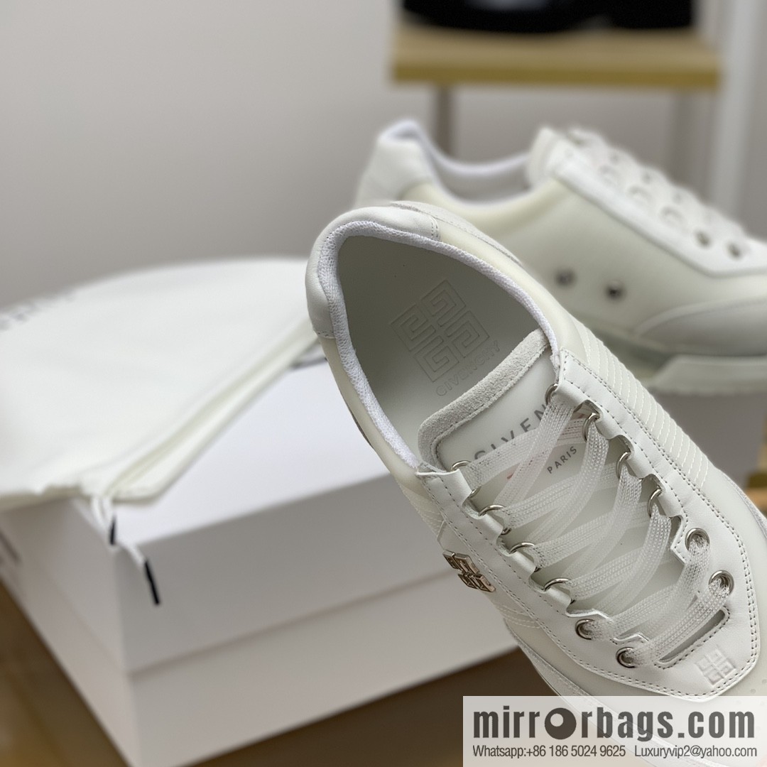 Givenchy Givenchy, iconic metal buckle 4 G pattern men's sneakers
