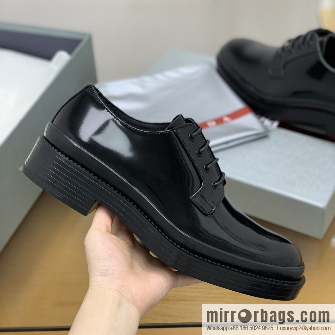 PRADA Prada selects leather to make men's derby shoes