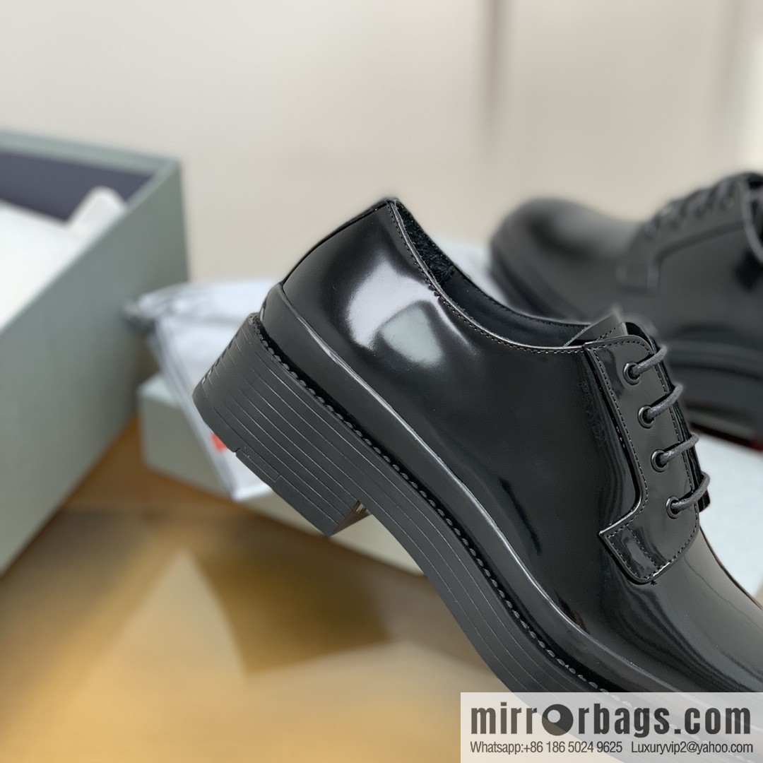 PRADA Prada selects leather to make men's derby shoes