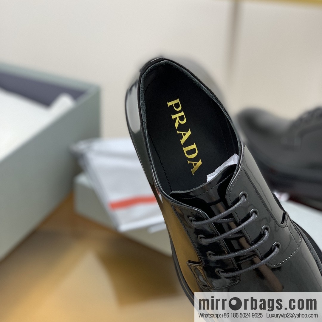 PRADA Prada selects leather to make men's derby shoes